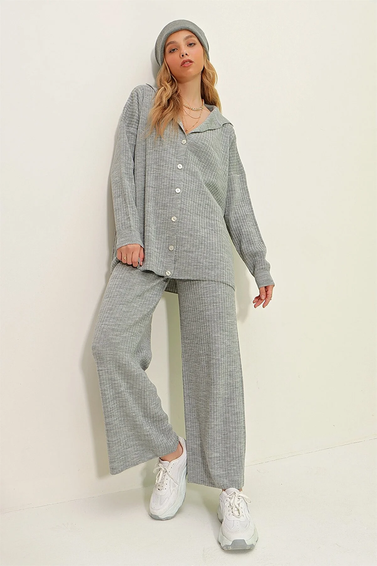 Trend Alaçatı Stili  Graues Strickset mit Knöpfen für Damen, selbststrukturiert ALC-X9364