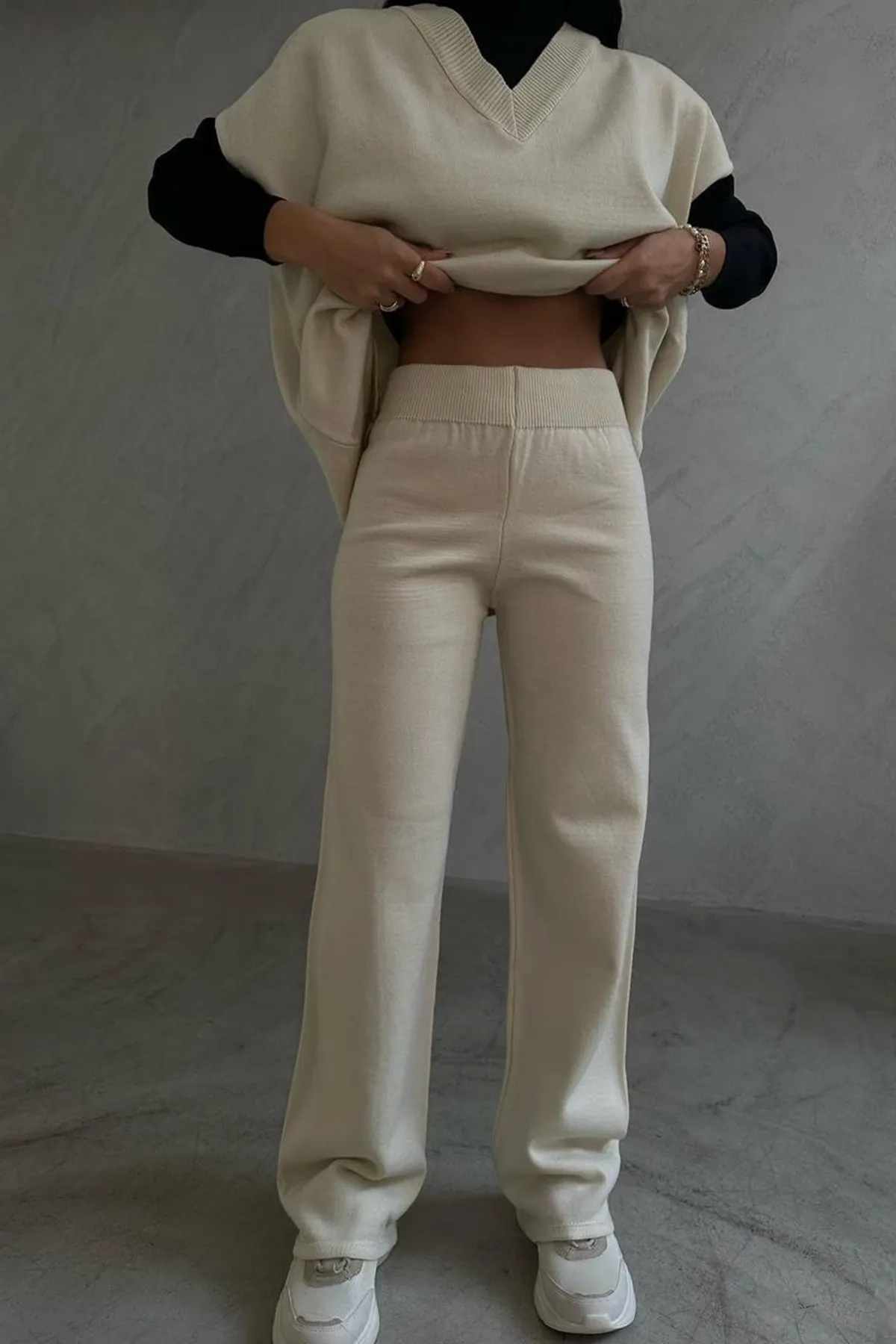 lovebox  Beiges Pullover-Hosen-Set mit V-Ausschnitt für Damen 6532