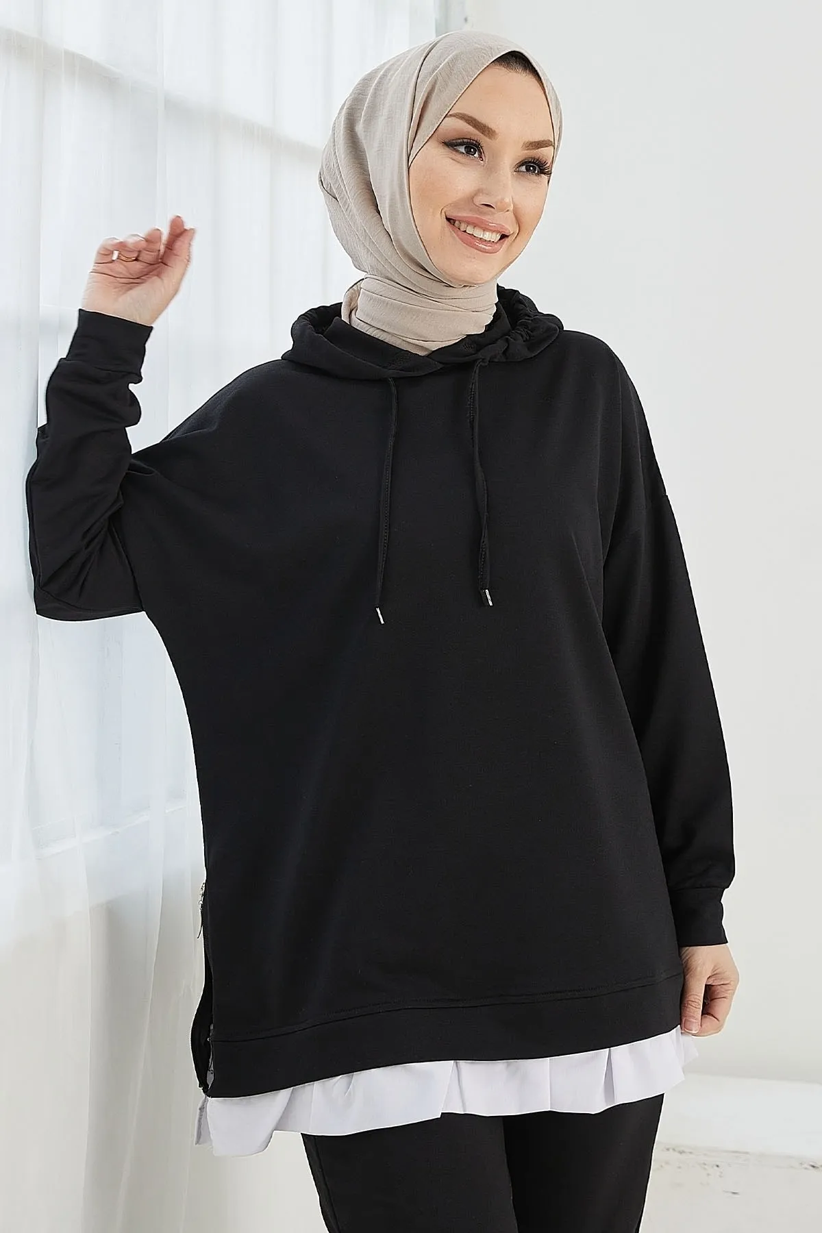 InStyle  Losya Doppelanzug mit Kapuze und seitlichen Reißverschlüssen – Schwarz