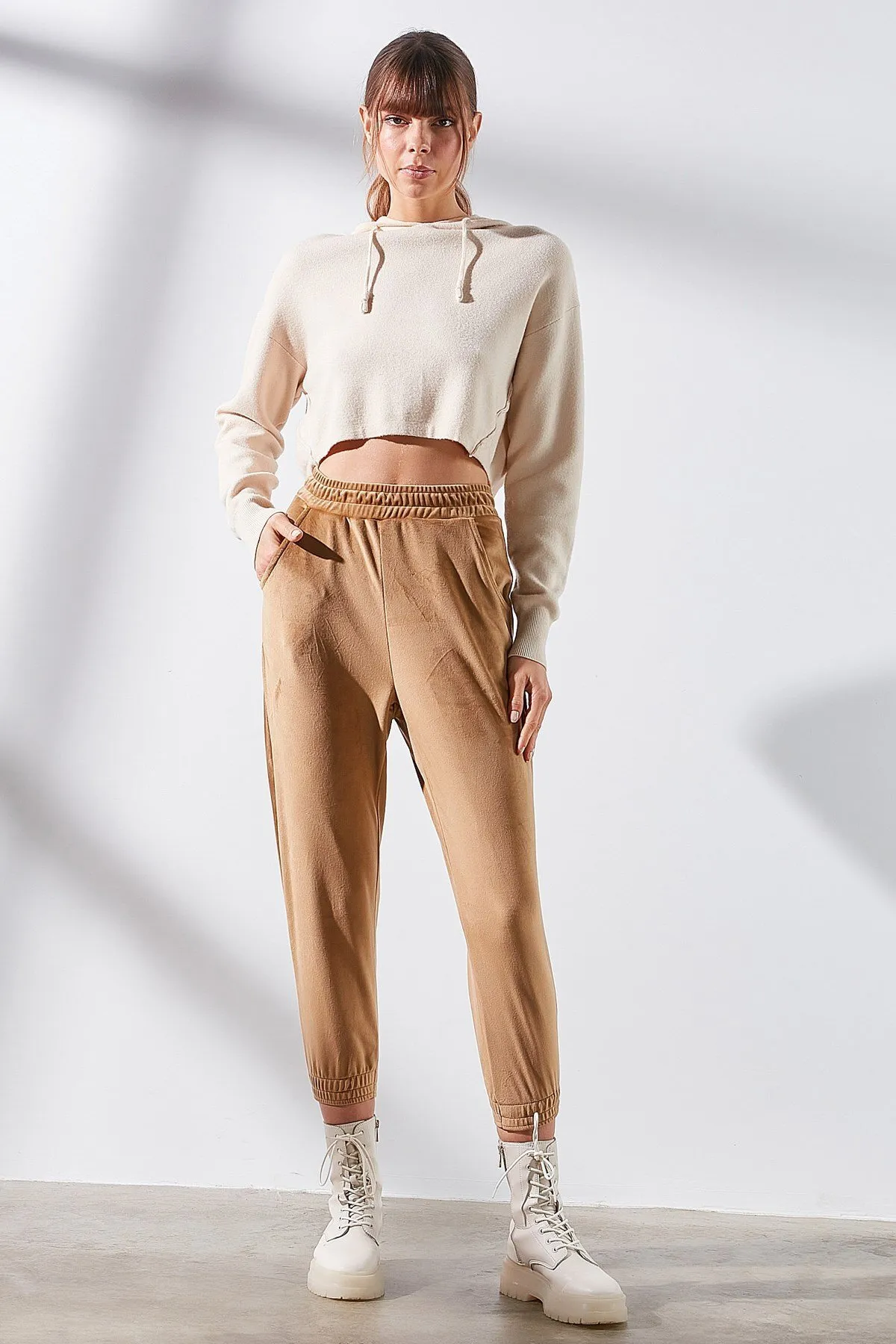 C&City  Damen-Jogginghose aus elastischem Samt 731 Mink