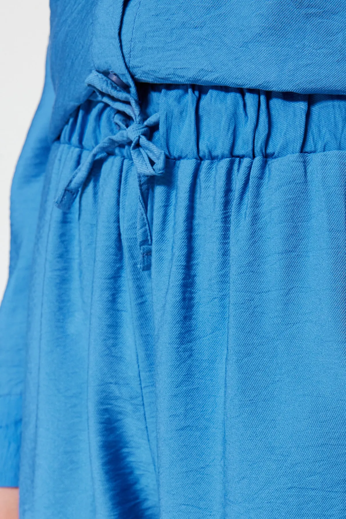Trendyol Modest  Blaues gewebtes Aerobin-Hemd-Hosen-Set TCTSS23US00068