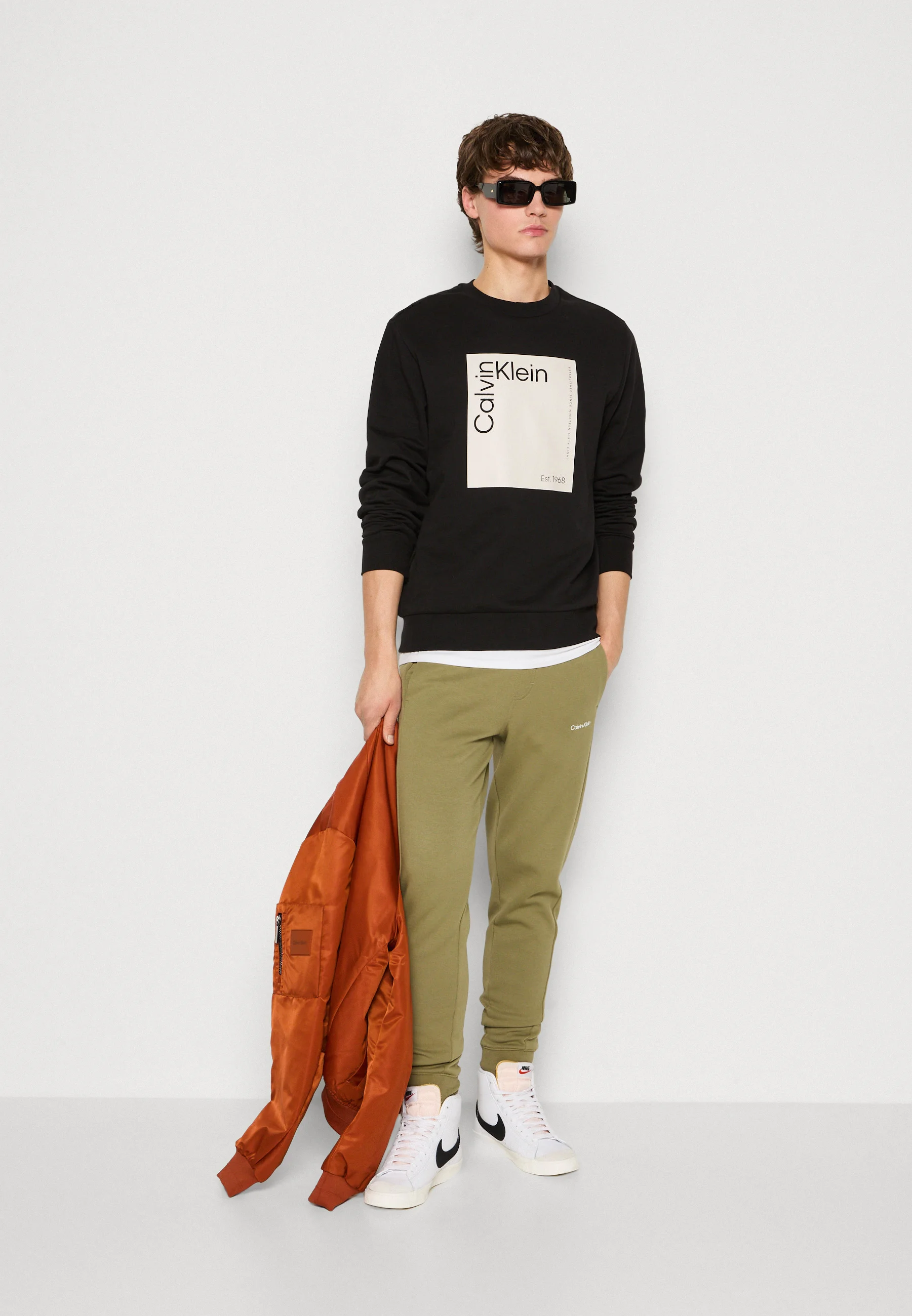 Sudadera Calvin Klein con logotipo cuadrado