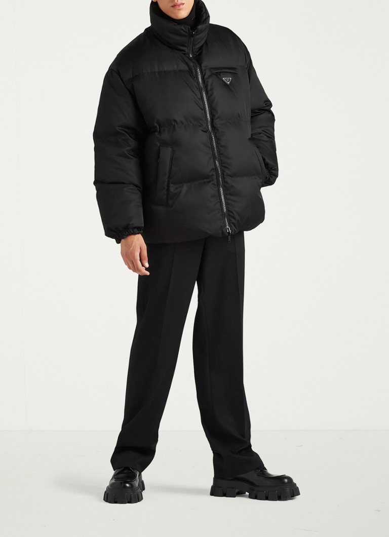 Jaqueta puffer reversível oversized Prada Re-Nylon com enchimento de plumas