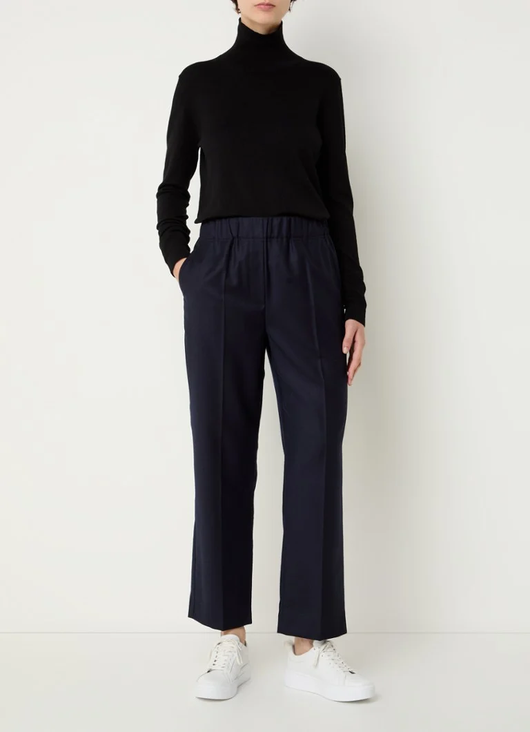 Pantaloni scurți MaxMara Hateley din lână virgină, cu talie înaltă, talie lată pe picioare și buzunare laterale.