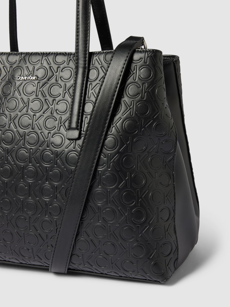 Tote Bag mit Allover-Logo-Prägung in schwarz
