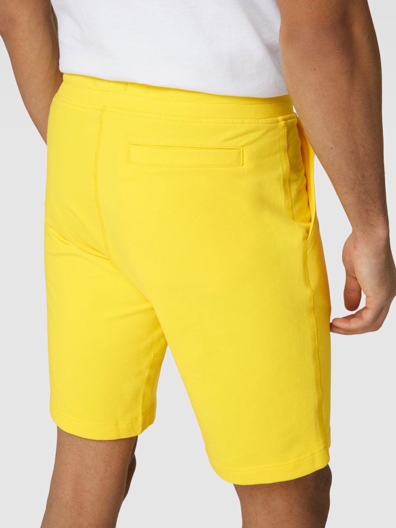 Sweatshorts mit Tunnelzug in gelb