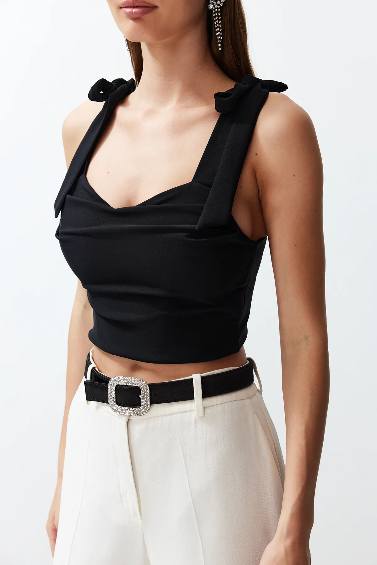 Trendyol Collection  Kurzes Bustier mit schwarzer Krawatte