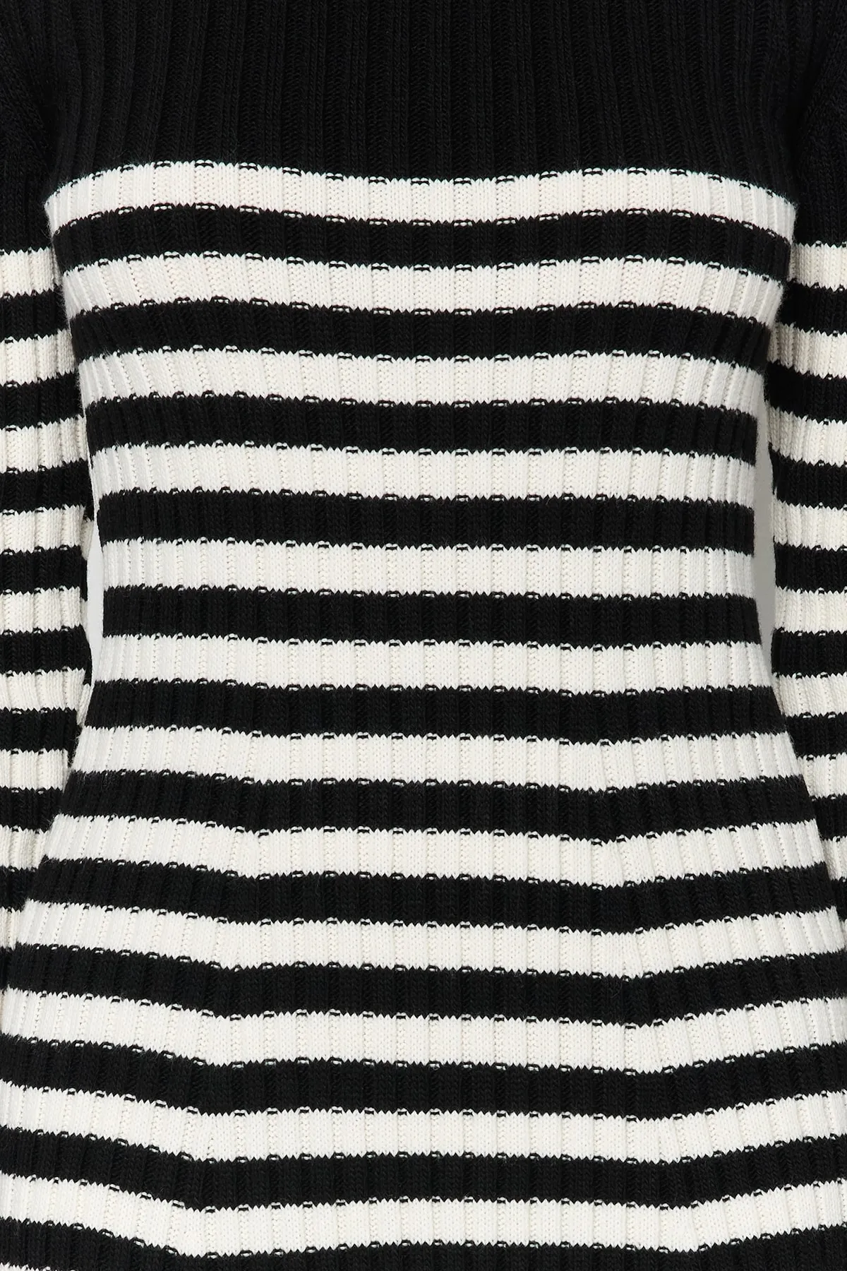 Trendyol Collection  Schwarzes gestreiftes Maxi-Strickkleid TWOAW24EL00091