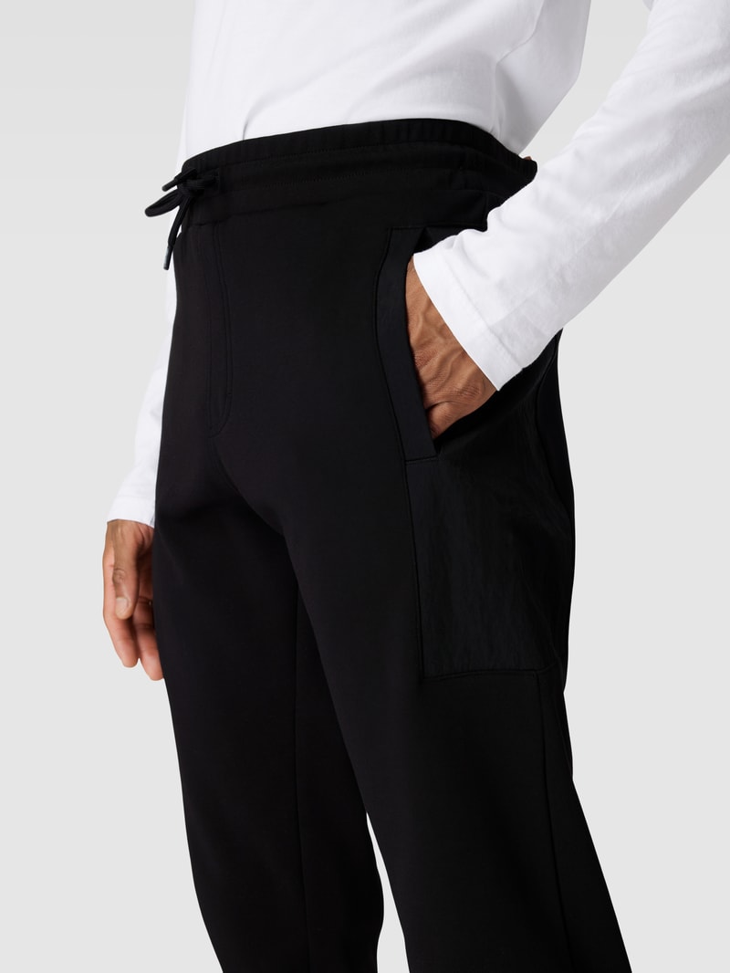 Comfort Fit Jogpants mit elastischem Bund in schwarz