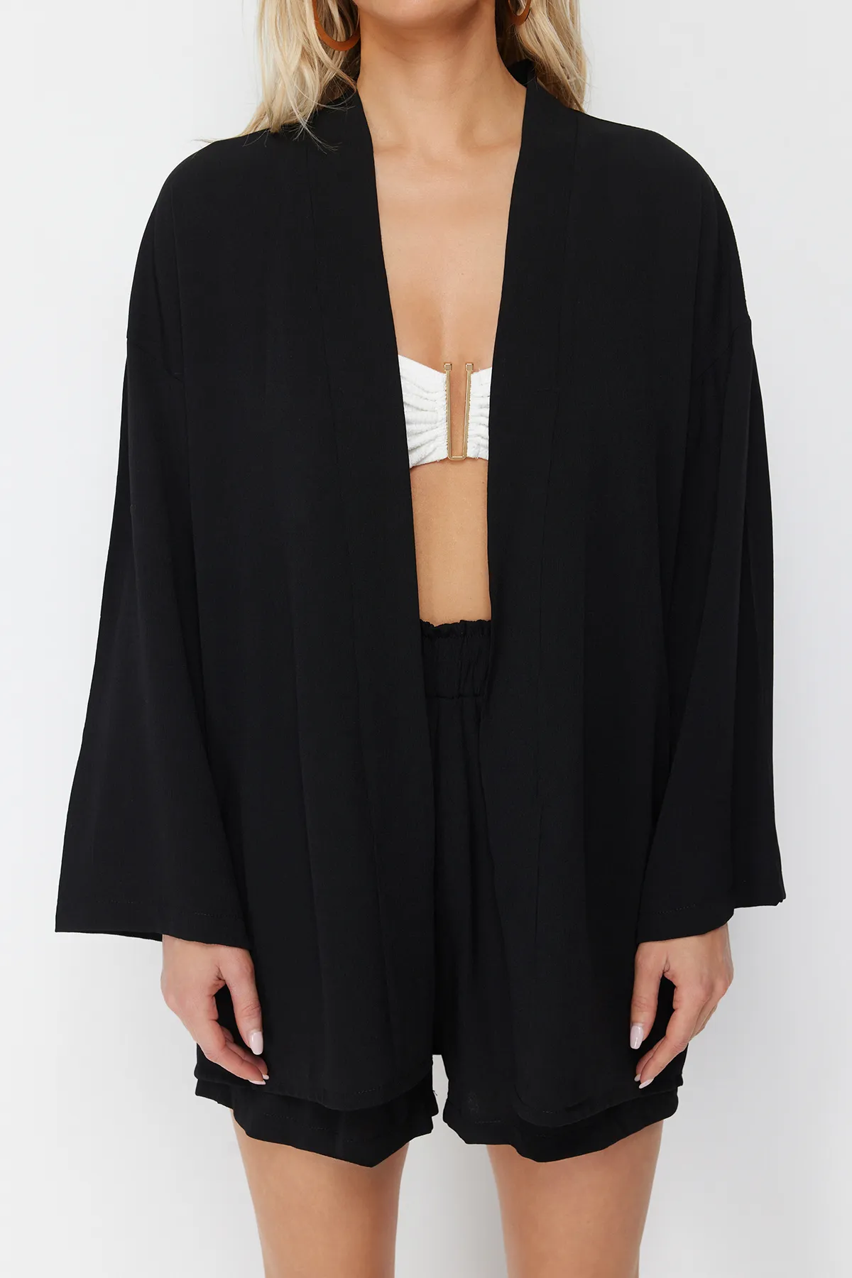 Trendyol Collection  Schwarzes gewebtes Kimono-Shorts-Set TBESS23AU00089