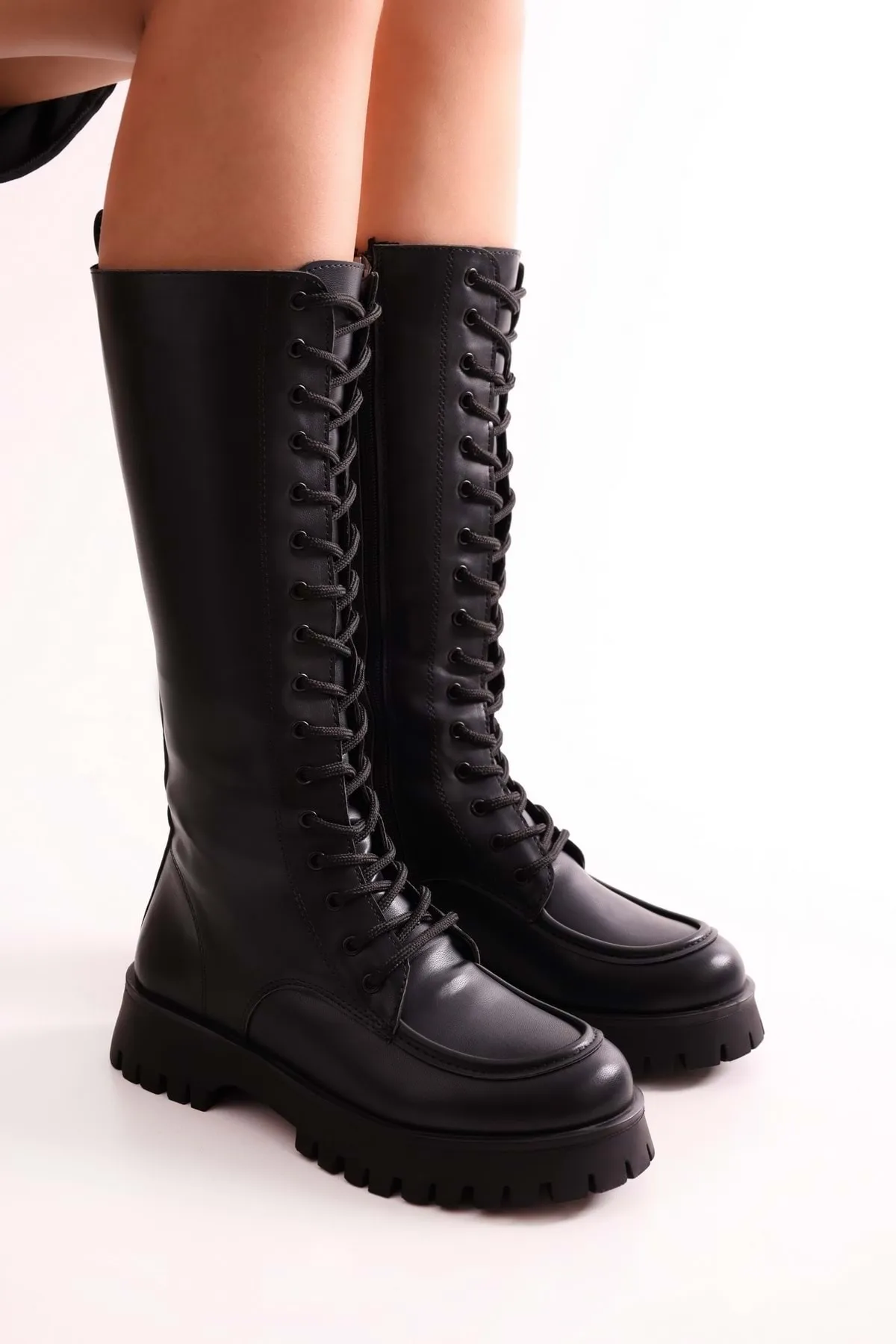Shoeberry  Damen Lasula Schwarze Stiefel Schwarze Haut