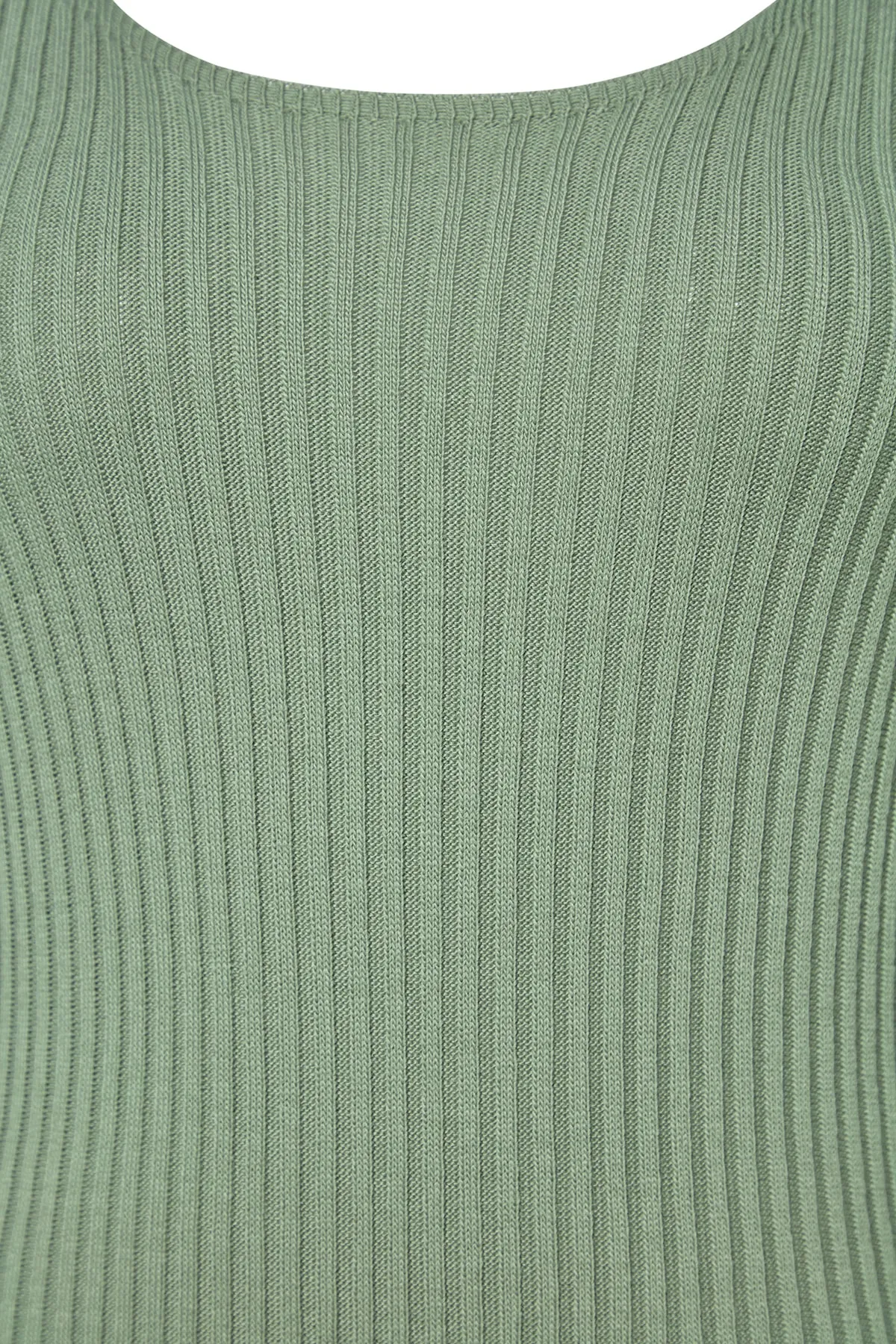 Trendyol Collection  Khakifarbenes Midi-Strickkleid mit Basic-Ärmeln TWOAW24EL00117