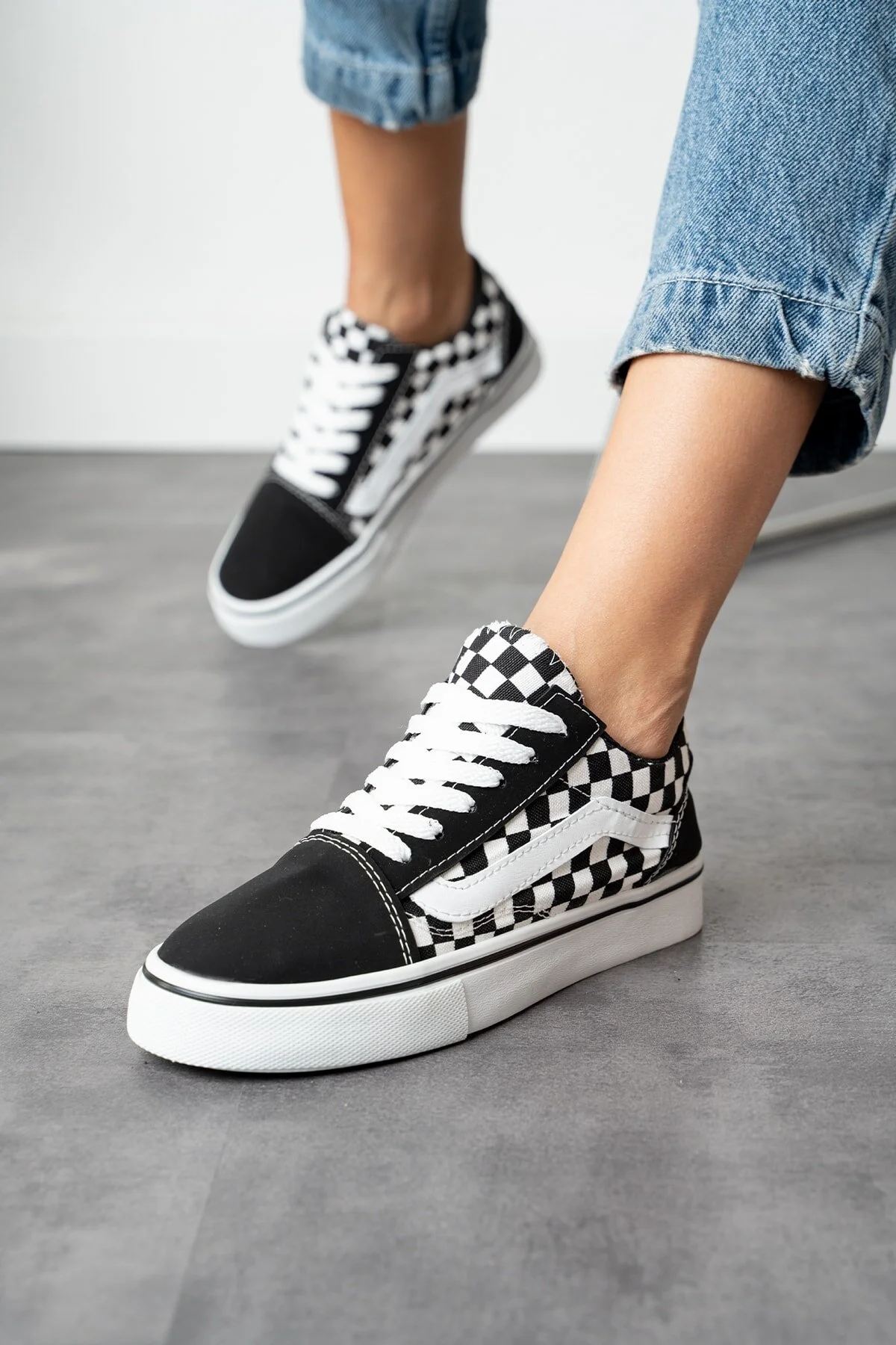 Ayax  Lässiger Unisex-Sneaker (DamenHerren) mit Schachbrettmuster in Schwarz und Weiß