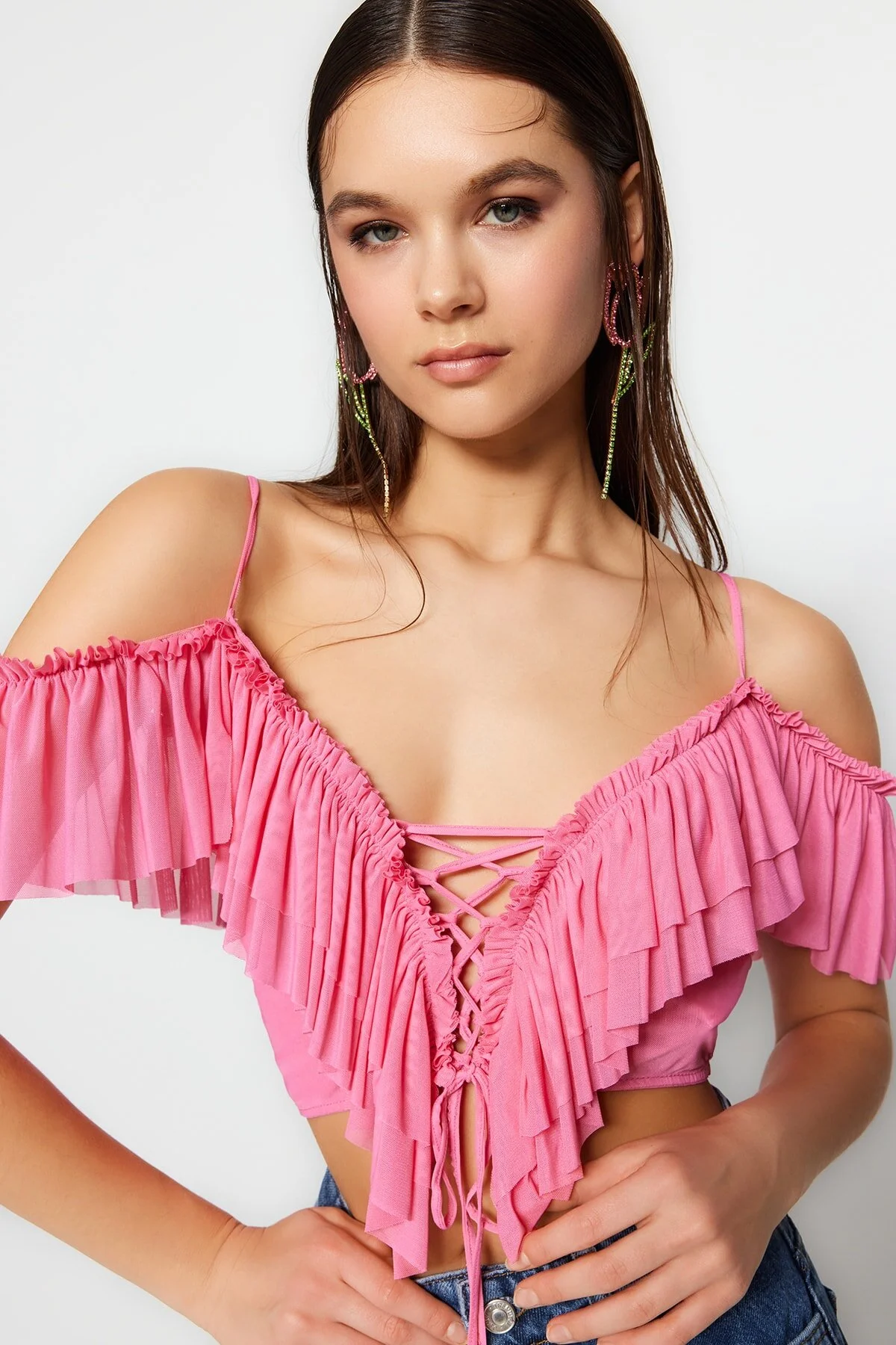 Trendyol Collection  Rosa Crop-Strick-Rüschenbluse TPRSS23BZ00072