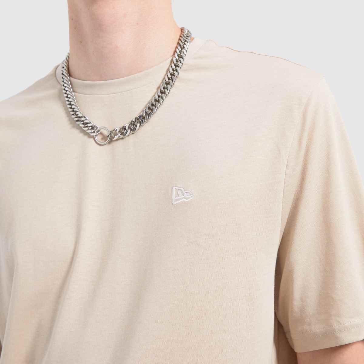 New Era – NE – Essentials – Stenfärgad t-shirt