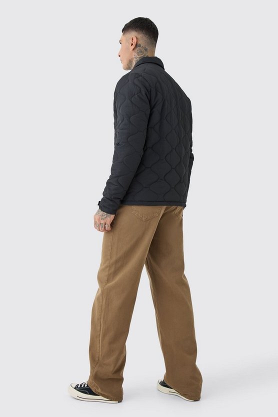 Tall schwarze gesteppte Jacke mit Kragen
