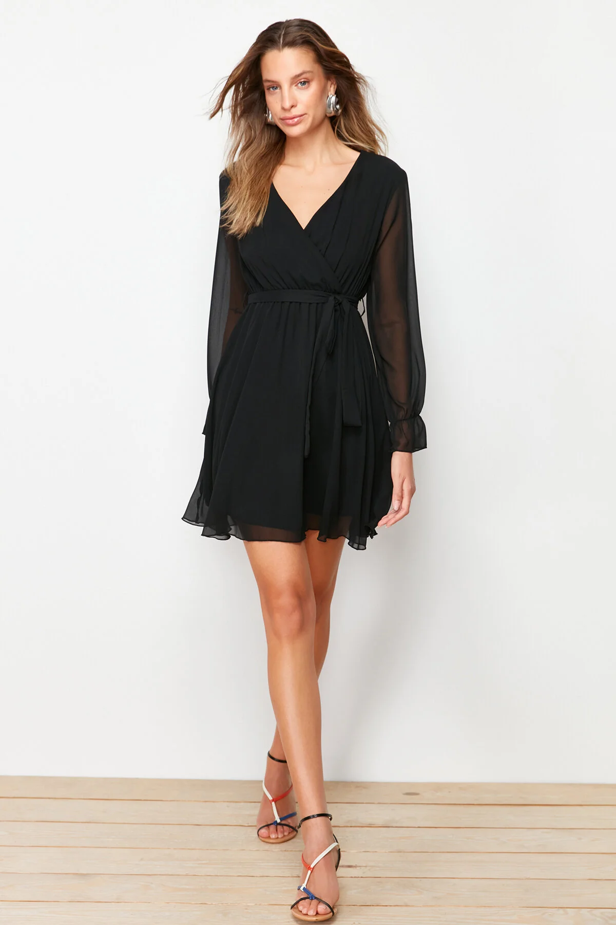 Trendyol Collection  Schwarzes, zweireihiges Webkleid mit Gürtel TWOAW20EL0789