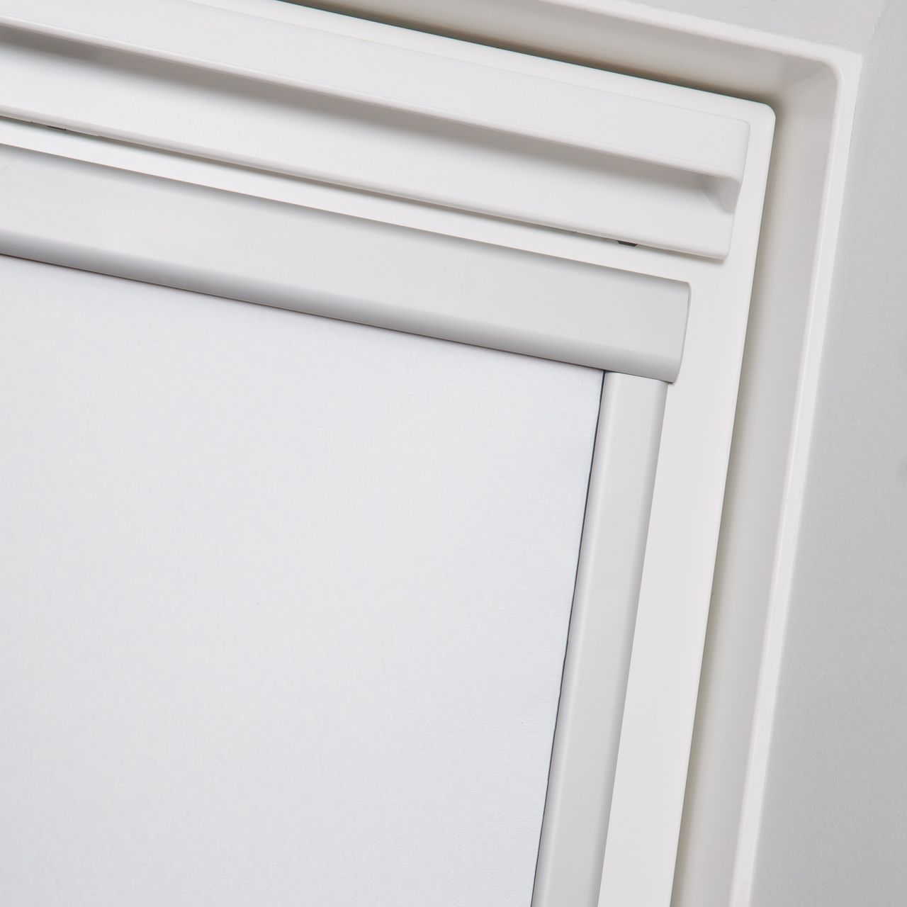 Lichtblick Dachfensterrollo Skylight, Thermo, Verdunkelung - Weiß, 61,3 x 94,0 cm (M06) (B x L)
