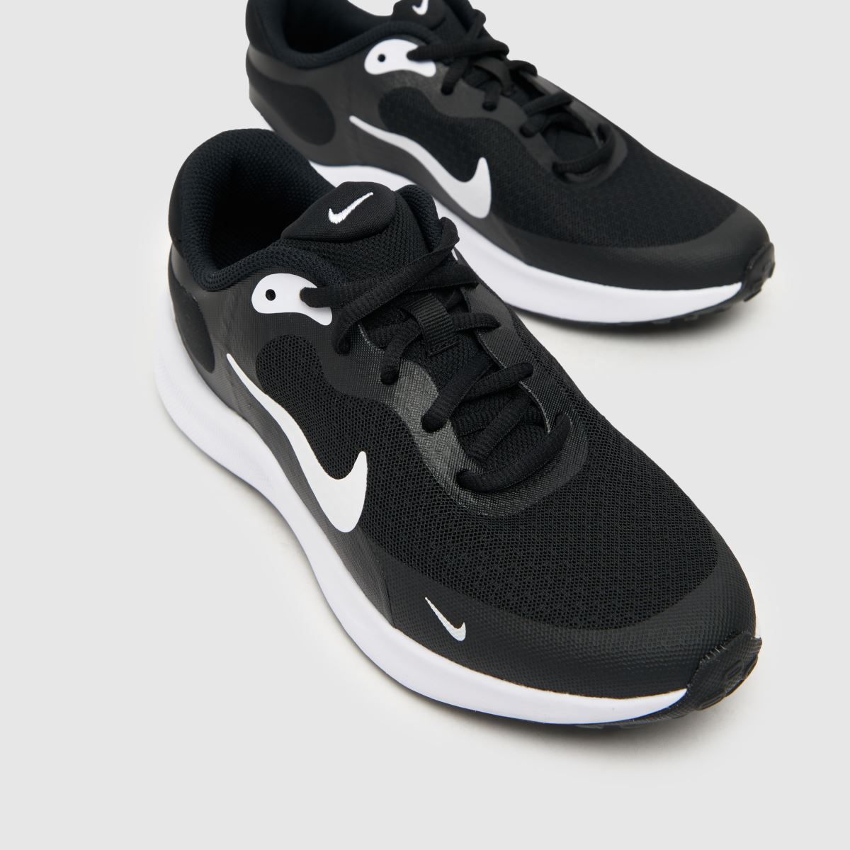 Črno-beli športni copati Nike Revolution 7 Youth