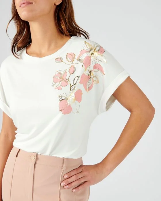 Tee-shirt à motifs brillants.