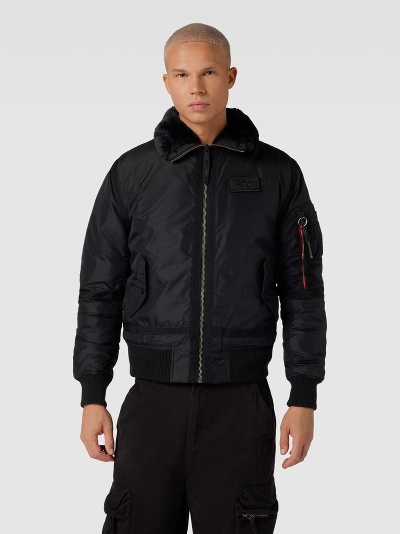 Bomberjacke mit Label-Patch in schwarz