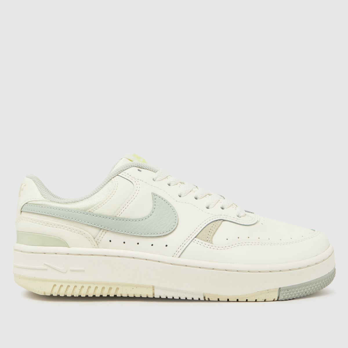 Nike Gamma Force – Vita och silverfärgade träningsskor