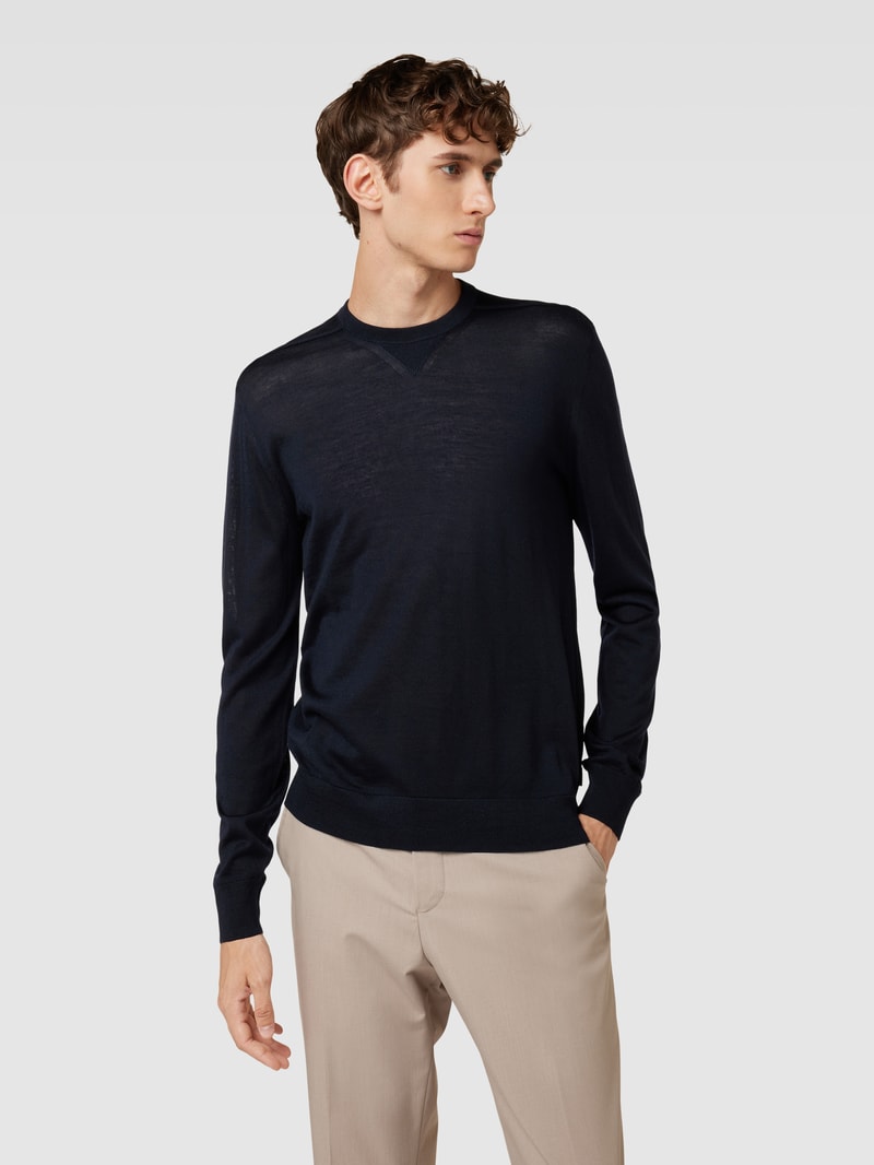 Strickpullover mit gerippten Abschlüssen in marineblau