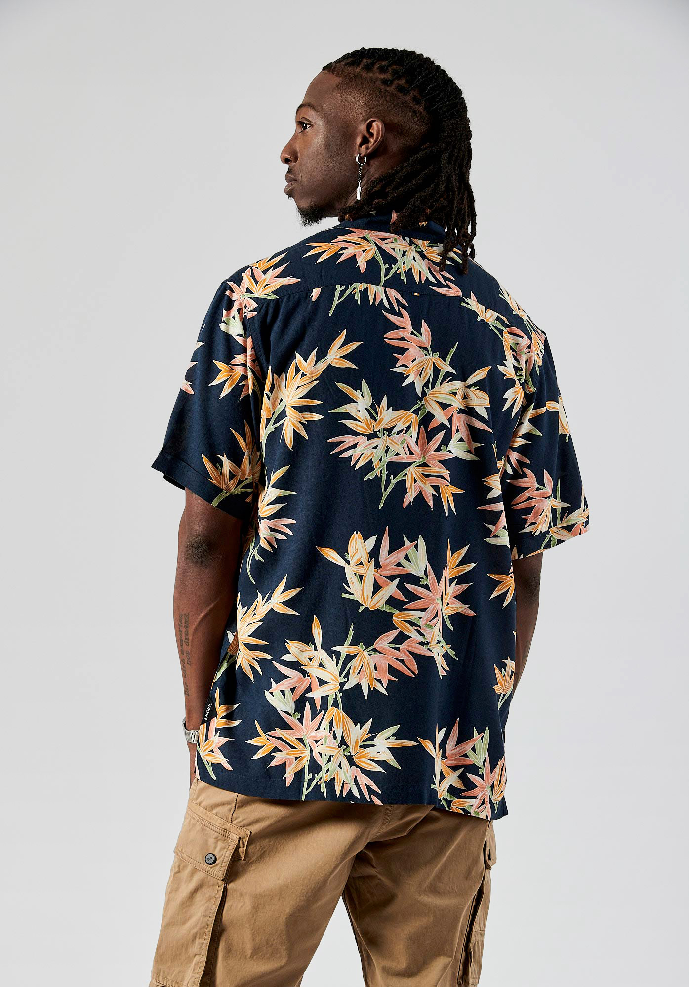 ROYAL  Chemise bleue fleurie homme