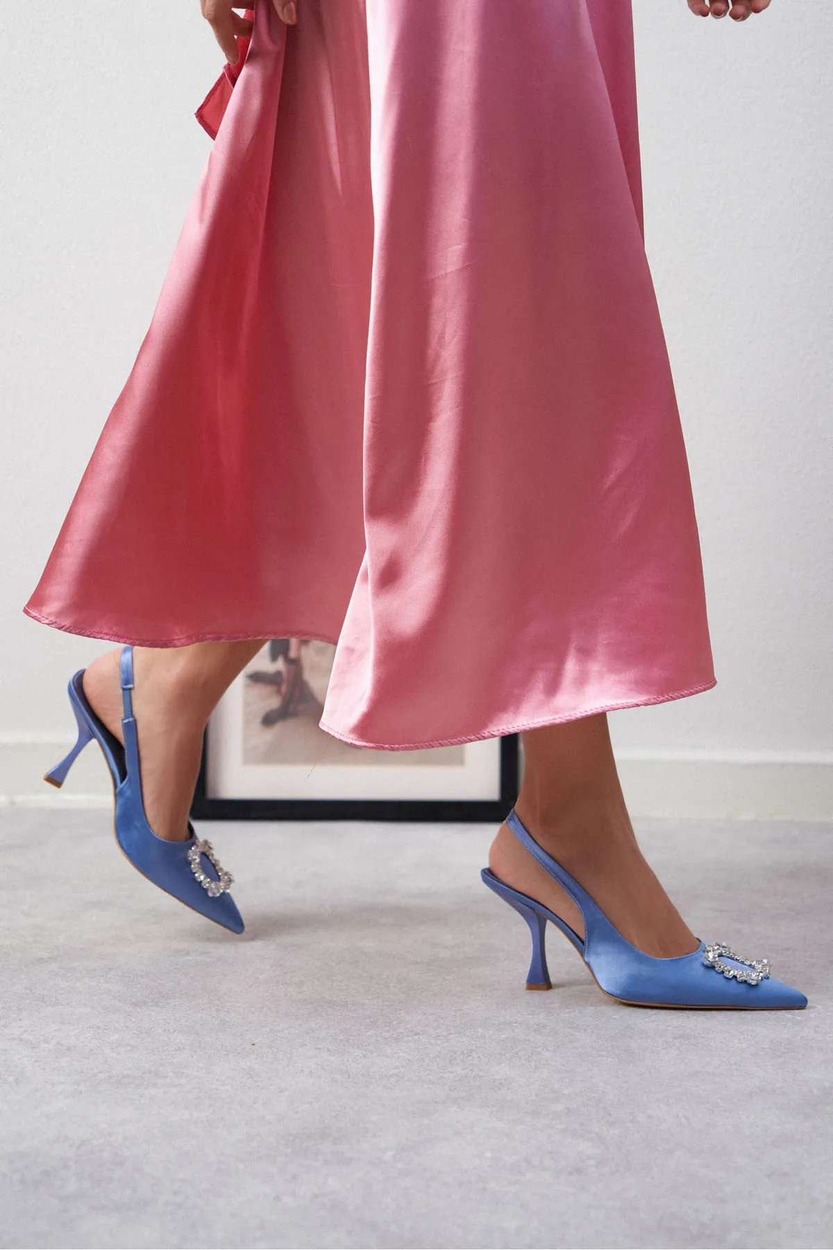 NİŞANTAŞI SHOES  Amara Blue Satin Stone Detaillierte Damenschuhe mit Absatz