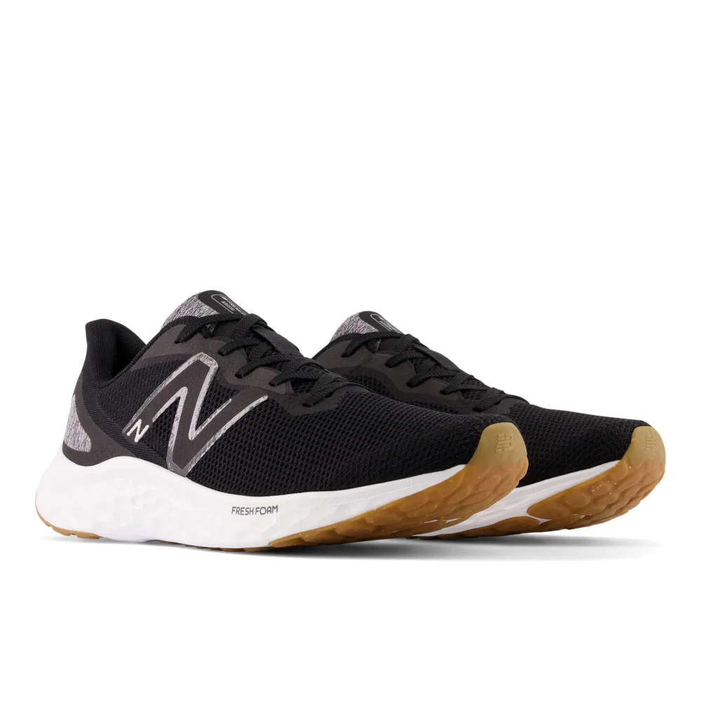 New Balance Fresh Foam Arishi v4 MARISEK4 / schwarz