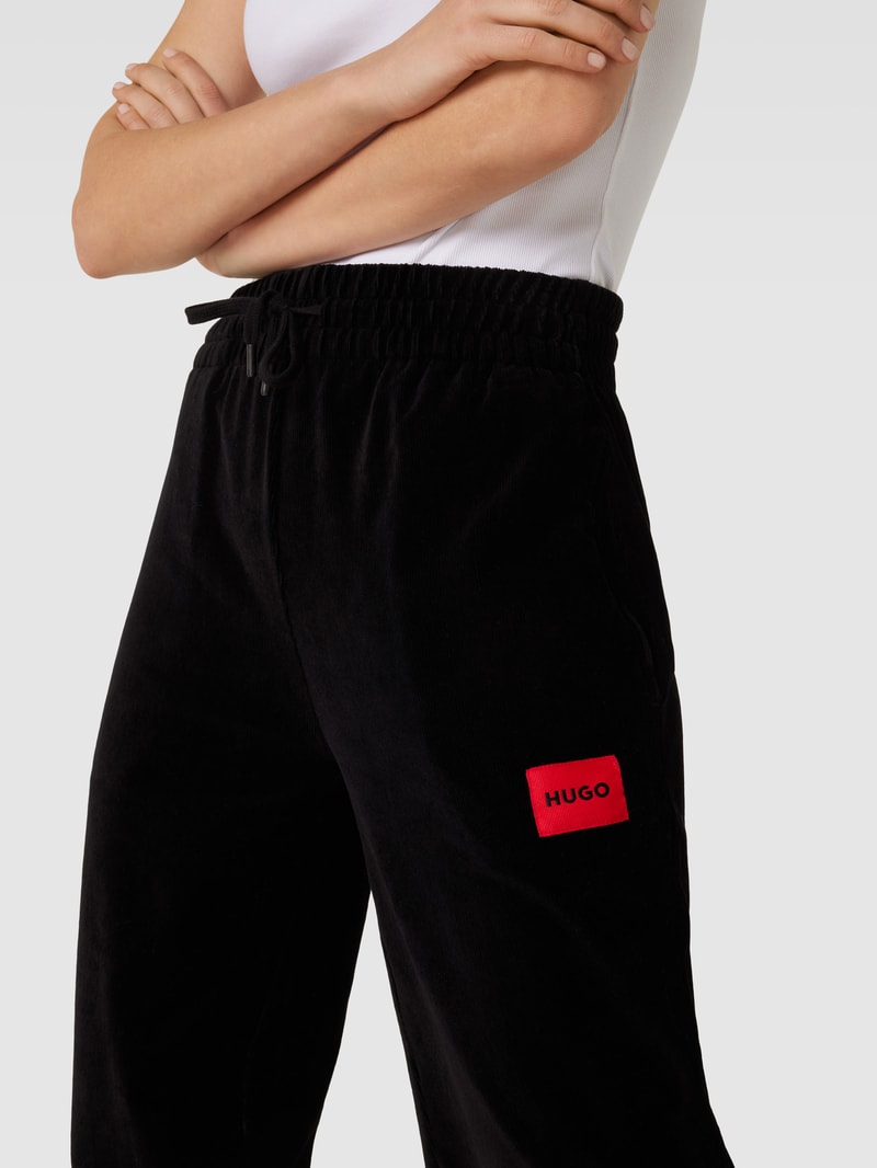 Regular Fit Hose aus Samt mit Label-Patch in black