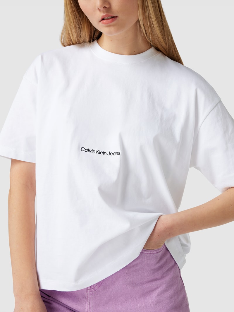 T-Shirt mit Label-Stitching in weiß