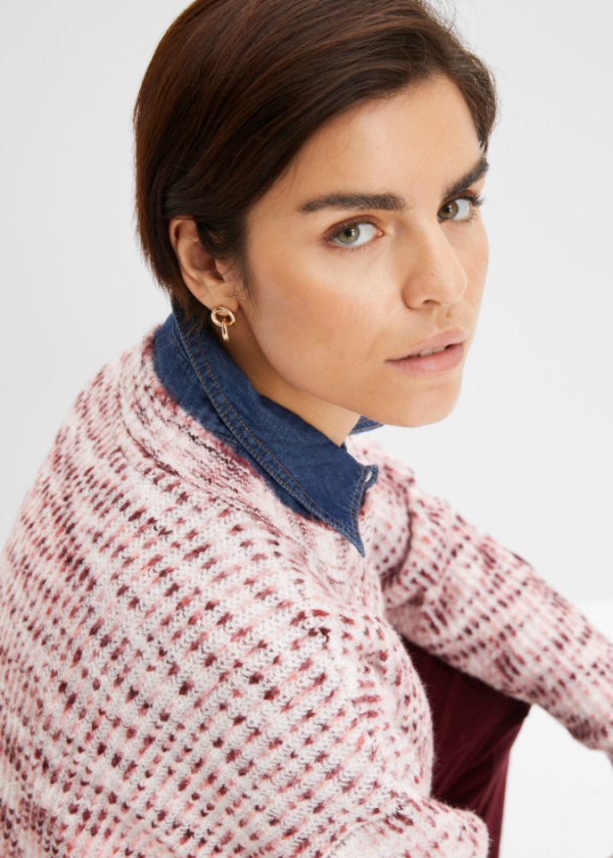 Pullover mit extra langen Seitenschlitzen