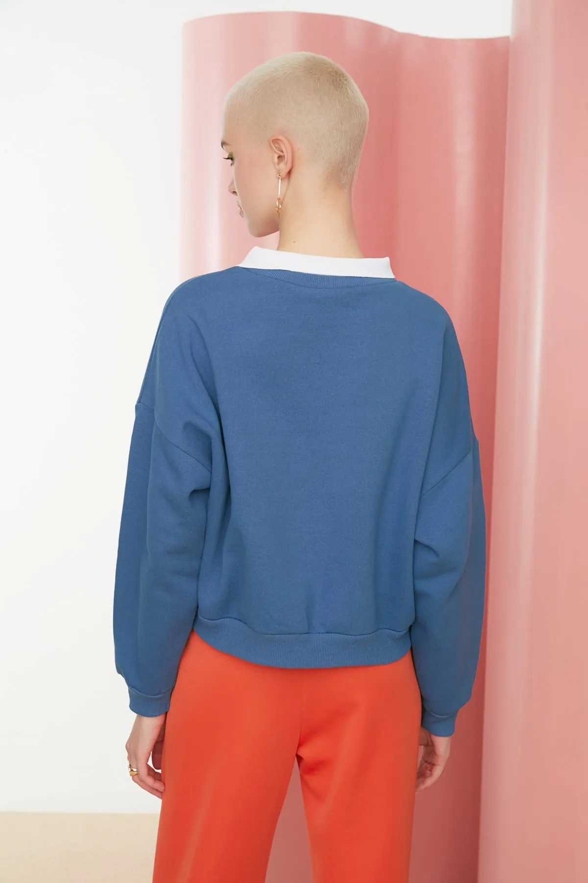 Trendyol Collection  Indigo bedrucktes Boyfriend-Sweatshirt aus dickem Fleece innen TWOSS21SW0171