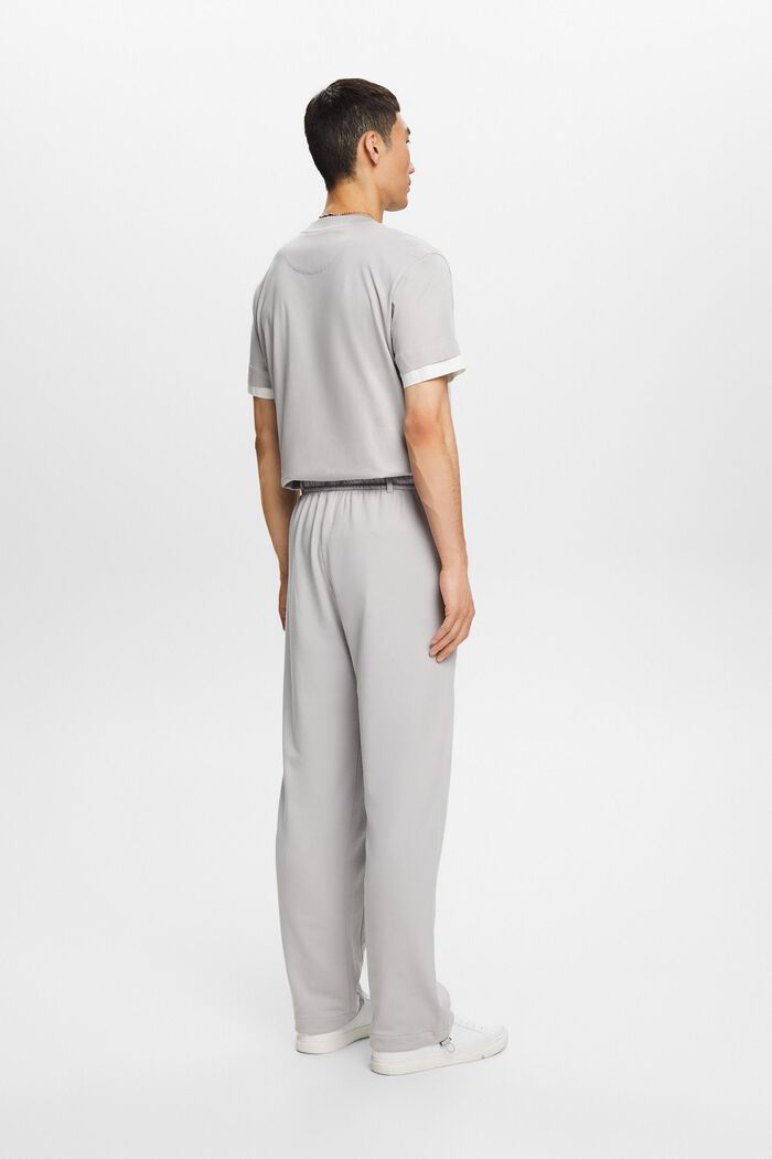 Jogger mit geradem Bein