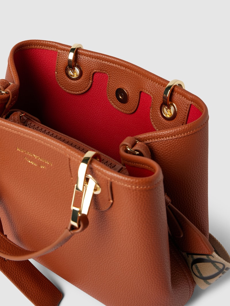 Shopper mit Label-Detail in camel