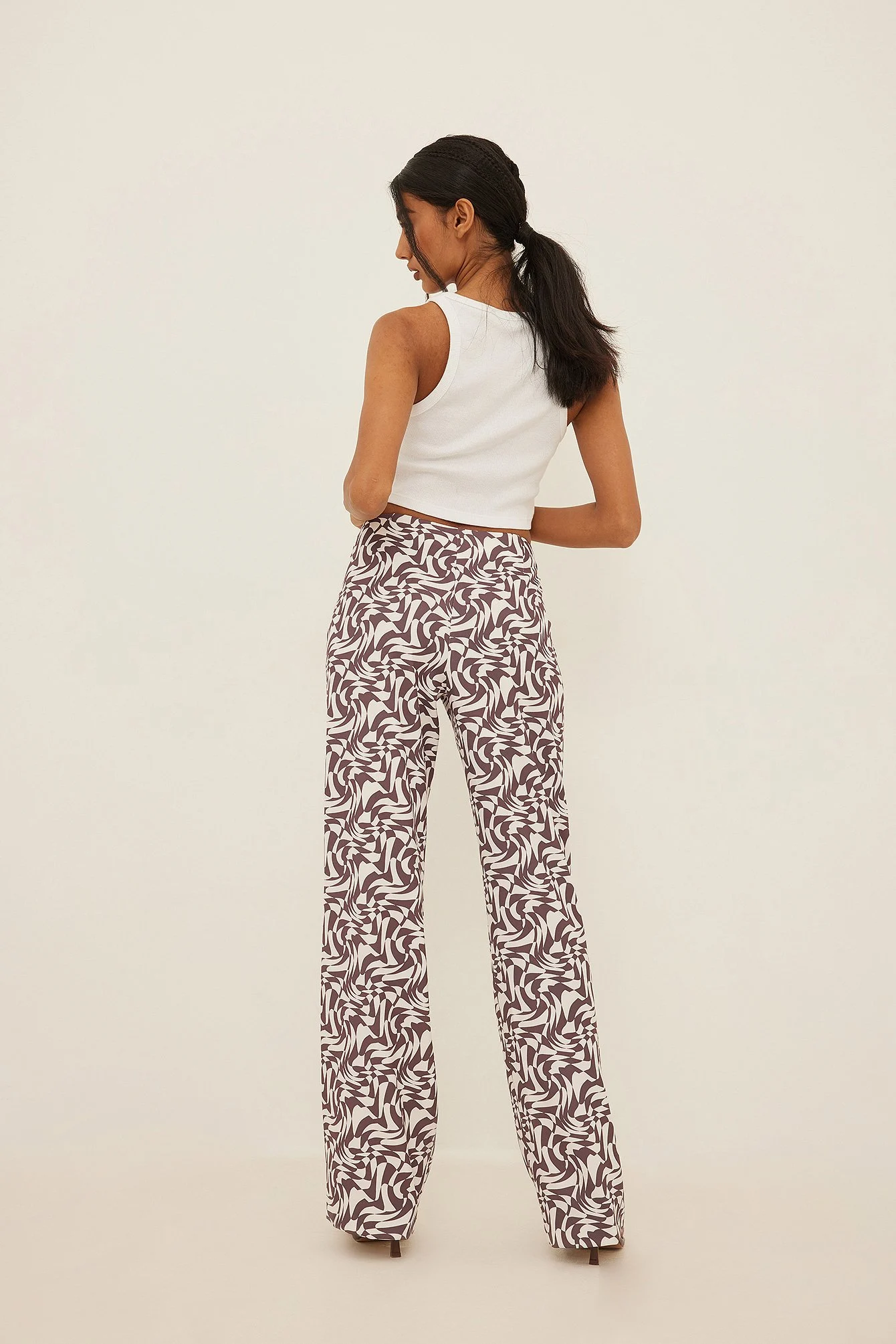 Hose mit tief geschnittener Taille