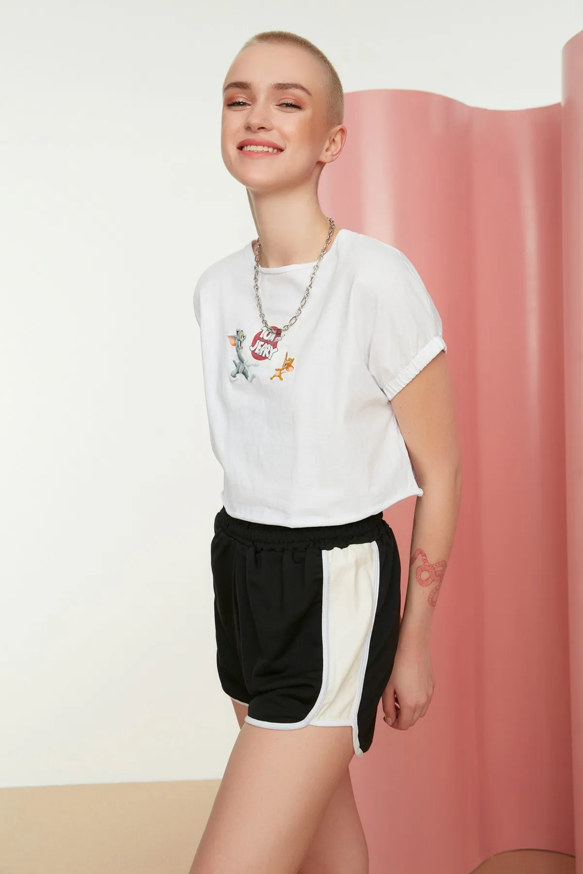 Trendyol Collection  Shorts - Schwarz - Mittlerer Bund