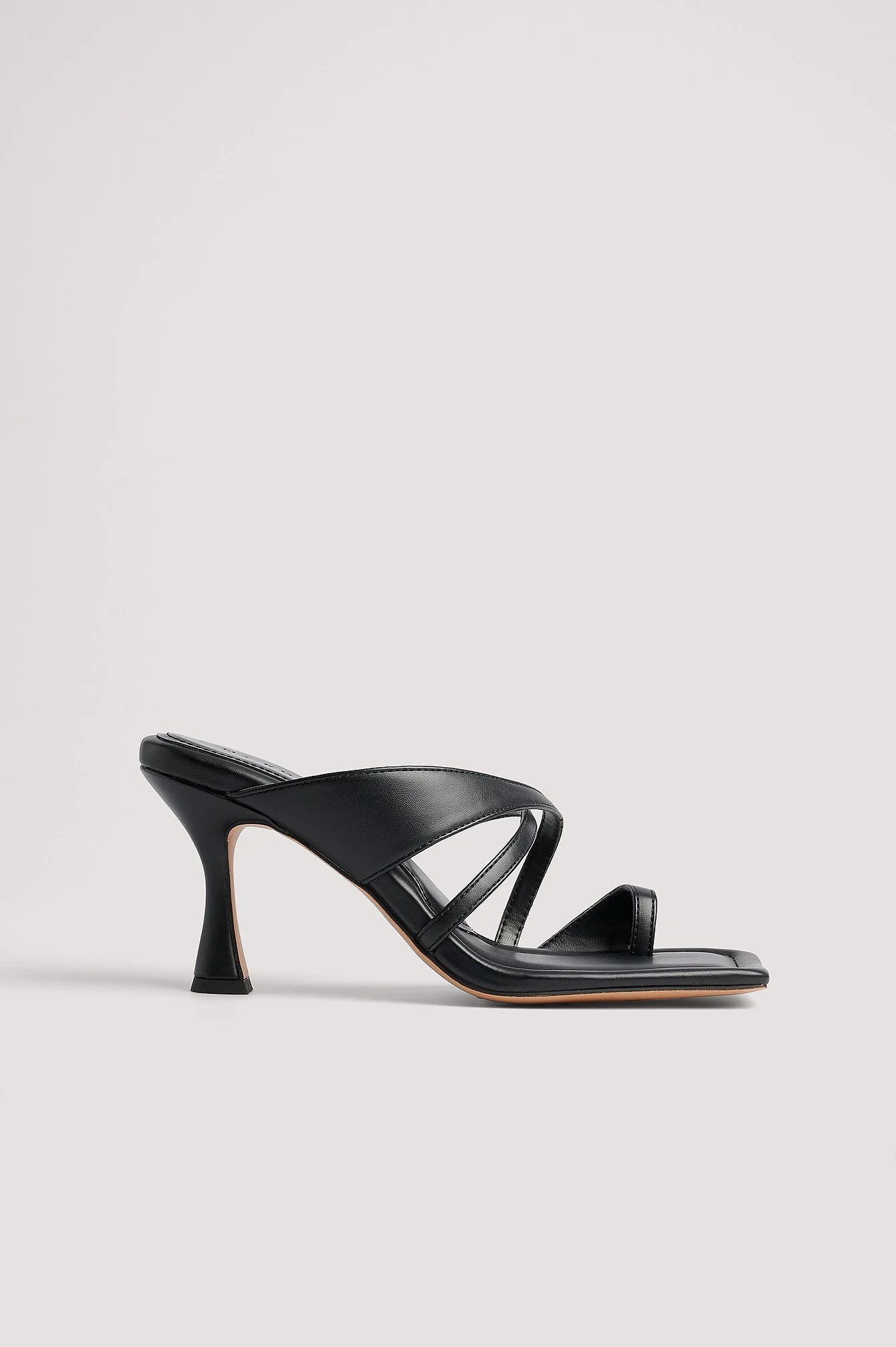 High-Heels mit gekreuzten Zehenriemen