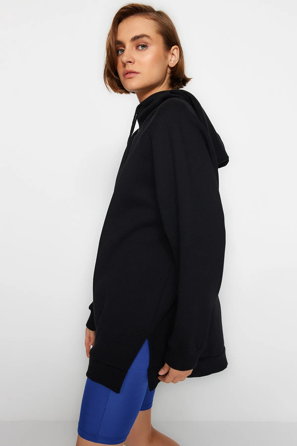 Trendyol Collection  Schwarzes Oversize-Sweatshirt aus Rippstrick mit Kapuze TWOAW23SW00439