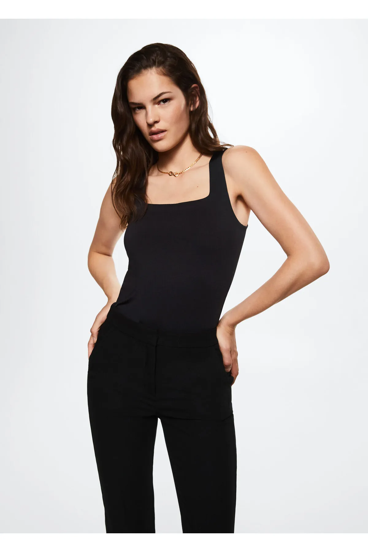 MANGO  Schwarze Damenhose 37074057