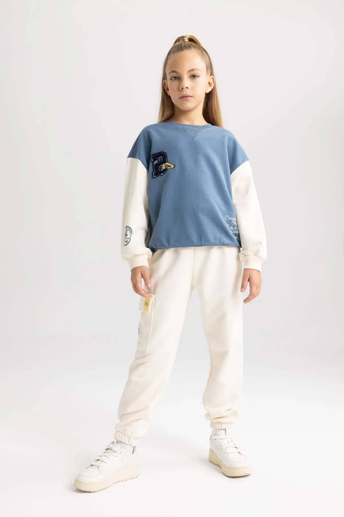 DeFacto  Dickes Sweatshirt mit Rundhalsausschnitt und Aufdruck für Mädchen A7901a823au