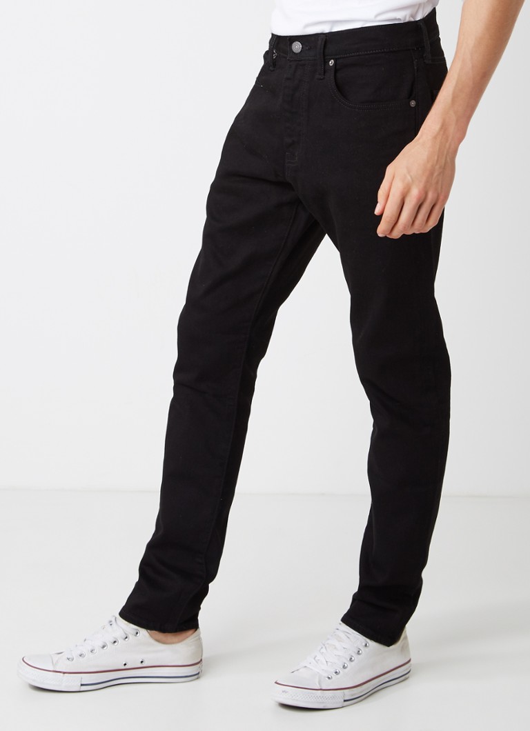 „Levi's 512“ aukštais, siaurėjančiais džinsais