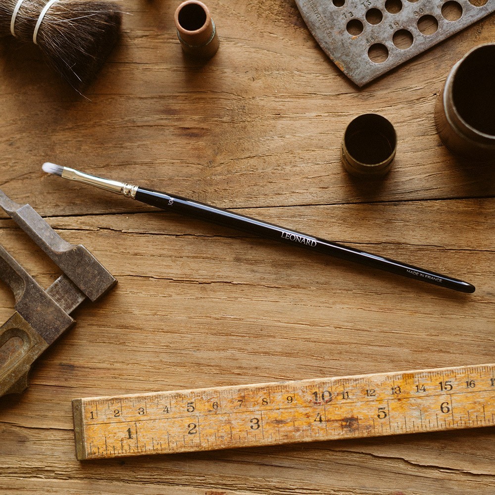 Čopič za ustnice Leonard Brushes Precision št. 304