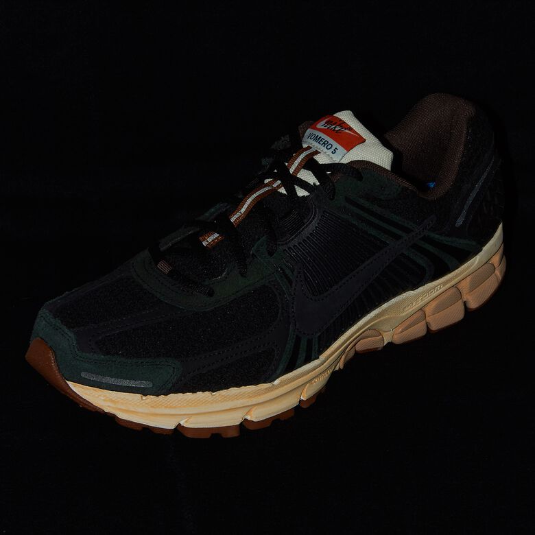 NIKE Wmns Zoom Vomero 5 PRM black/black-sesame-coconut milk