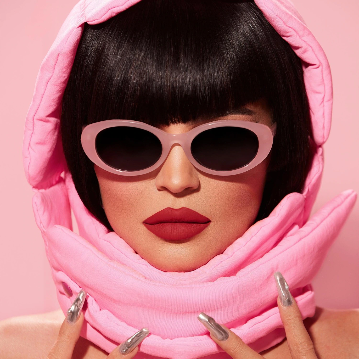 KYLIE COSMETICS Pudră de fard de obraz compactă