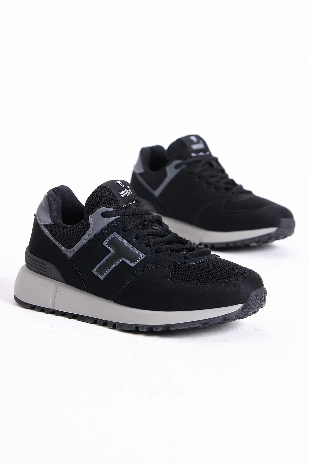 Tonny Black  Schwarzer, rutschfester Unisex-Schnürsneaker mit Eva-Sohle