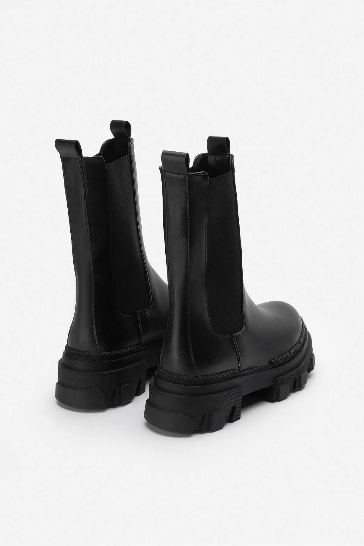 NİŞANTAŞI SHOES  Monaco Damenstiefel mit flacher Sohle aus schwarzem, mattem Gummi