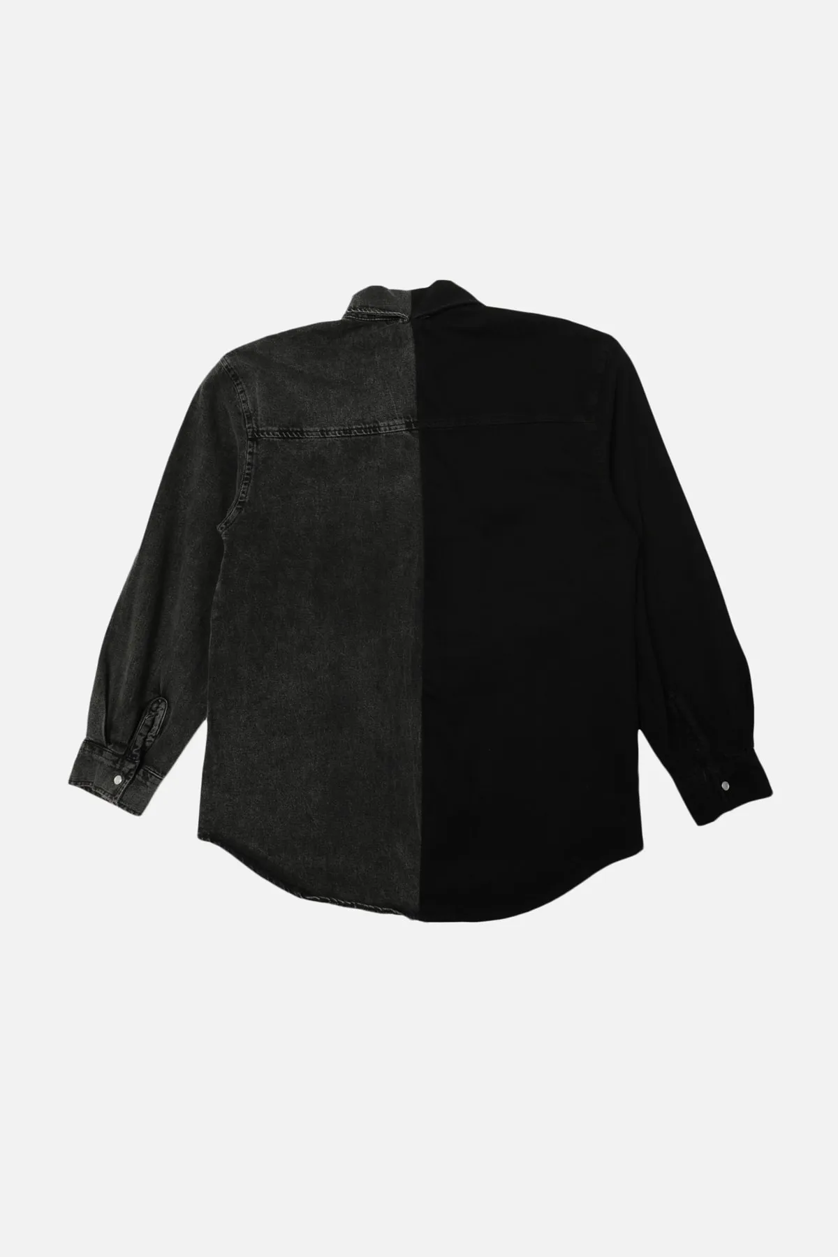 Trendyol Collection  Schwarzes Jeanshemd mit Farbblockdesign TWOAW22GO0127