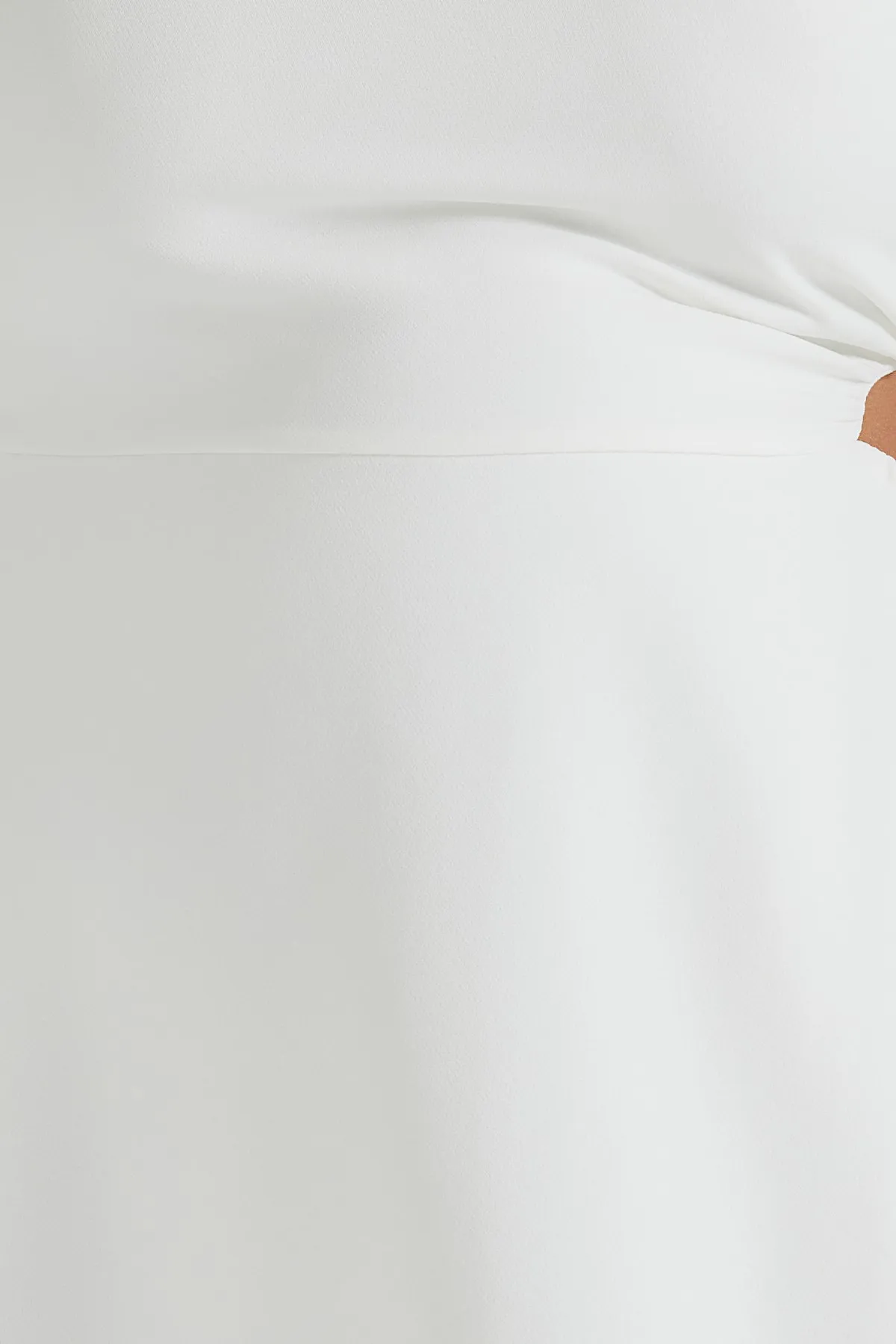 Trendyol Curve  Weißes gewebtes Brautkleid mit einem Ärmel TBBSS23AH00237
